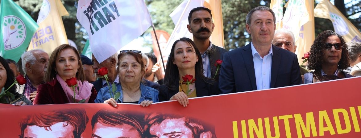 Denizlerin yaktığı meşale bugün Türkiye’de ve Kürdistan’ın dört bir yanında dalga dalga yayılıyor