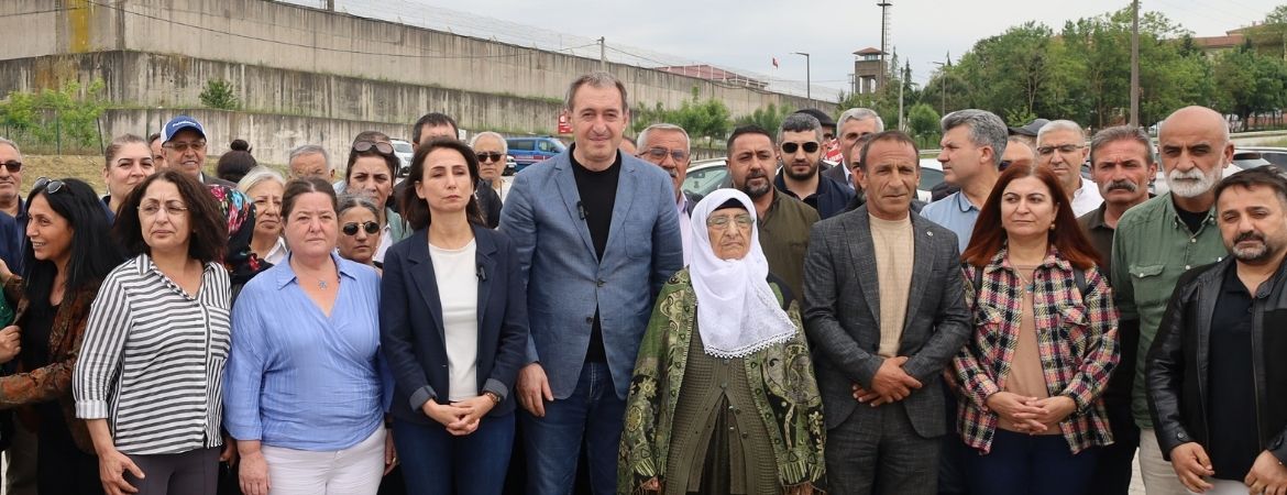 Eş Genel Başkanlarımız Yüksekdağ'ı ziyaret etti: Cezalandırılmak istenen IŞİD'e karşı mücadele ve dayanışma ruhudur