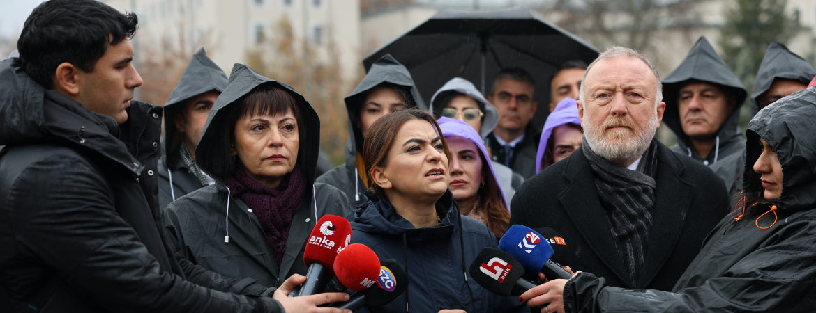 Meclis Grubumuz İçişleri Bakanlığı önündeydi: Kayyımlara da Rojava'daki saldırılara da sessiz kalmayacağız
