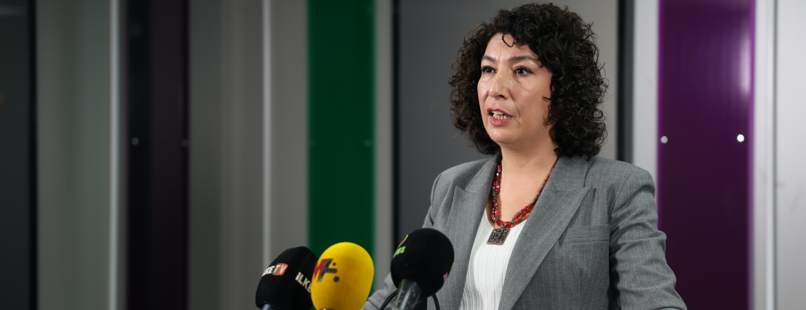 Türkoğlu: Tüm kadınları Suriyeli, Rojavalı kadınlarla dayanışmayı büyütmeye çağırıyoruz