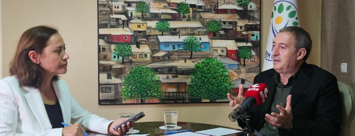 Bakırhan: Biz hem müzakere ederiz hem sokakta mücadele ederiz