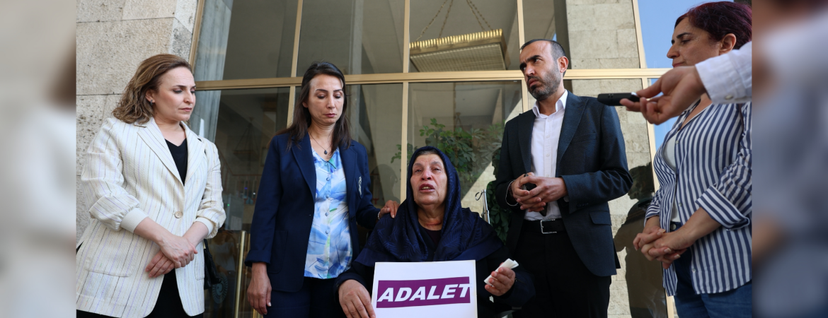 Hatimoğulları adalet nöbetini Meclis'te sürdüren Emine Şenyaşar'ı ziyaret etti