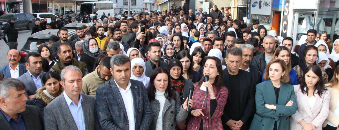 Hatimoğulları: Taşımalı askerlerle buradaki Kürt halkına diz çöktüreceğini zannediyorsan büyük yanılıyorsun