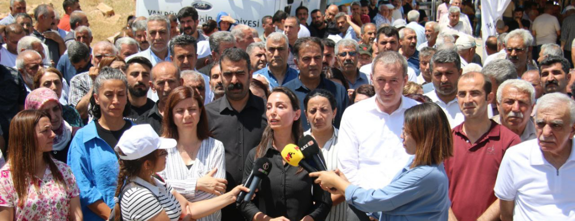 Eş Genel Başkanlarımız yangın bölgesinde: Bu bölge afet bölgesi ilan edilmeli, halkımızın mağduriyeti acilen giderilmelidir