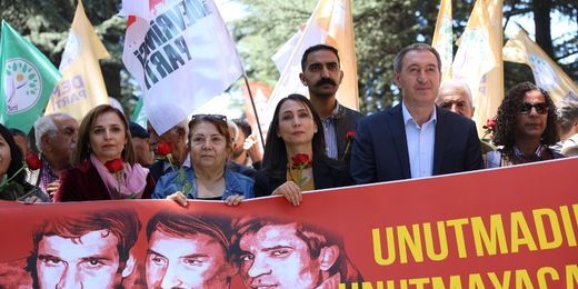 Denizlerin yaktığı meşale bugün Türkiye’de ve Kürdistan’ın dört bir yanında dalga dalga yayılıyor