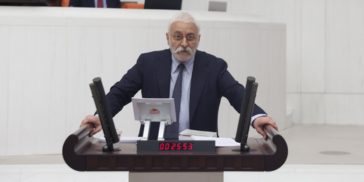 Oluç: Türkiye’nin ihtiyacı kırmızı kitaplar değil, demokratik siyaset belgesidir