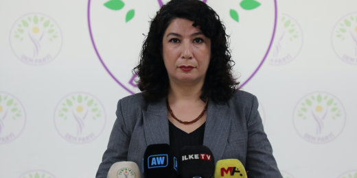 Türkoğlu: Kadınların onurlu barıştaki ısrarı karşısında hiçbir abluka duramaz