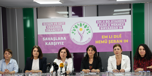 Kadın Meclisimizden “Özgür ve Eşit Yaşamda Israrcıyız, Savaşlara Karşıyız” Deklarasyonu: 2025’i barış yılı yapacağız