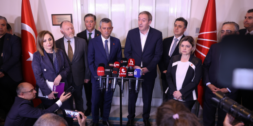 Bakırhan’dan Özel’e ziyaret: Yargı eliyle toplumsal fay hatlarını tetiklemek bu ülkeye yapılabilecek en büyük kötülüktür