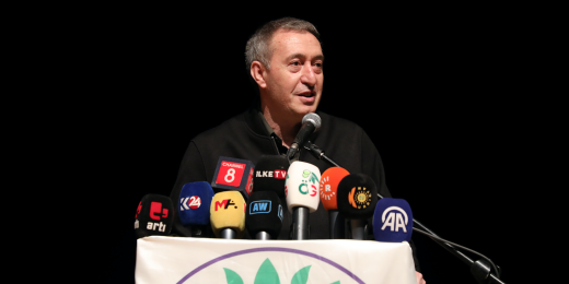 Bakırhan: Onurlu bir barışın altına imza atarsanız, Amedliler sırtını değil yüzünü dönerek sizi karşılar